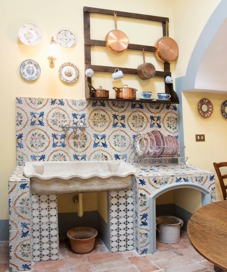 Appartement Il Teatro Di Nerone à Naples Extérieur photo