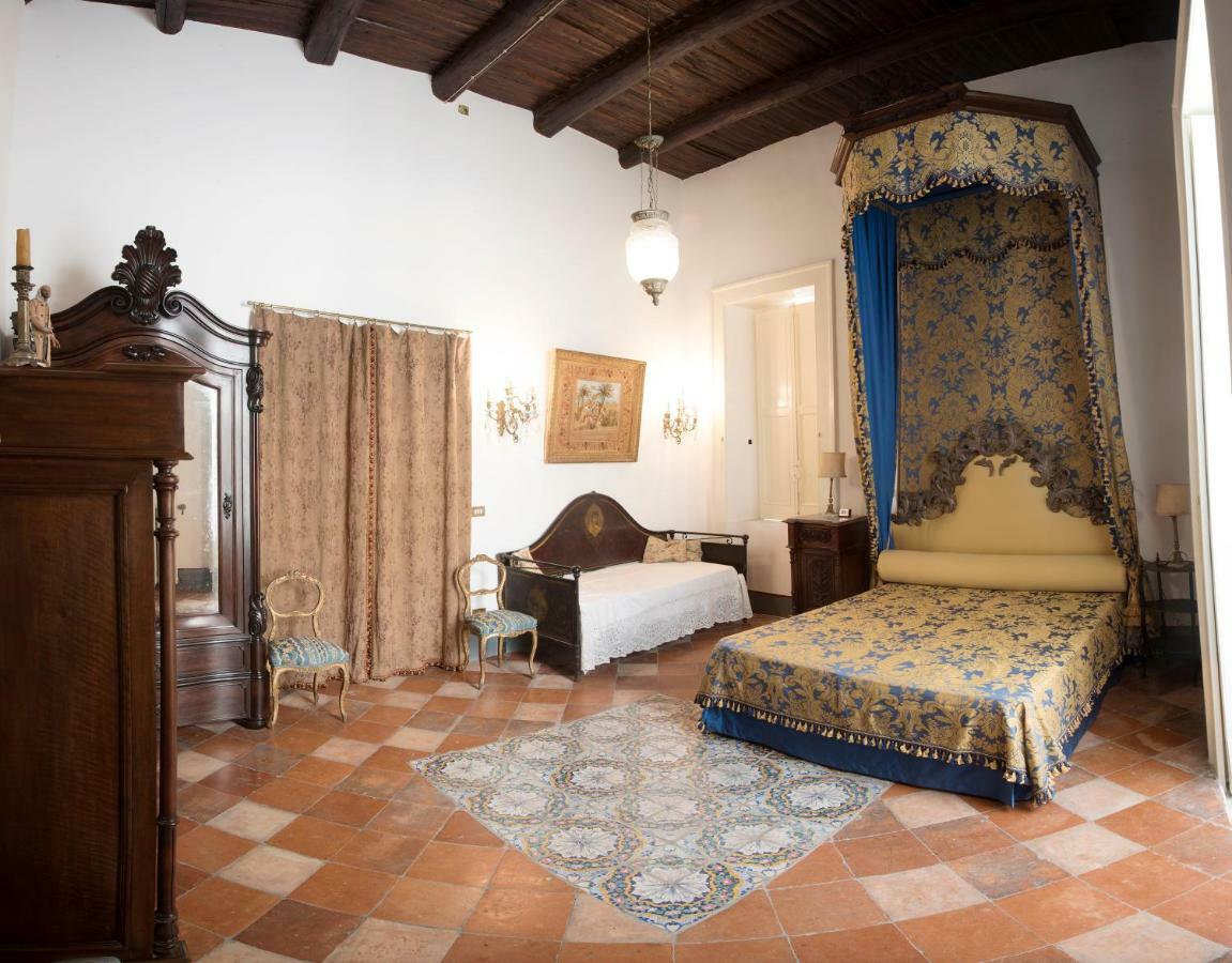 Appartement Il Teatro Di Nerone à Naples Extérieur photo