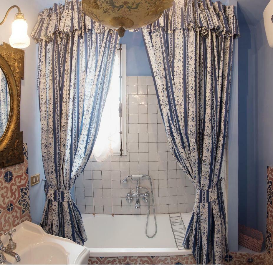 Appartement Il Teatro Di Nerone à Naples Extérieur photo