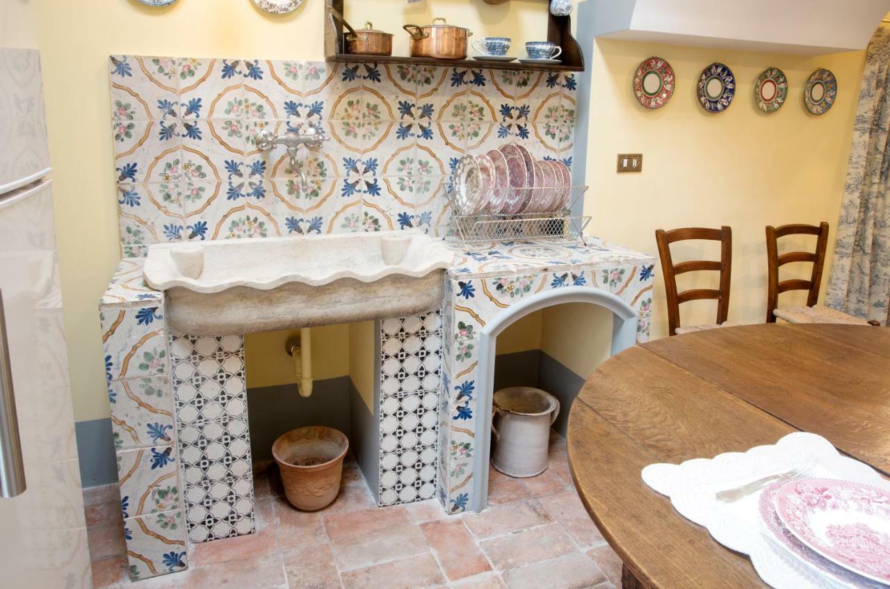Appartement Il Teatro Di Nerone à Naples Extérieur photo