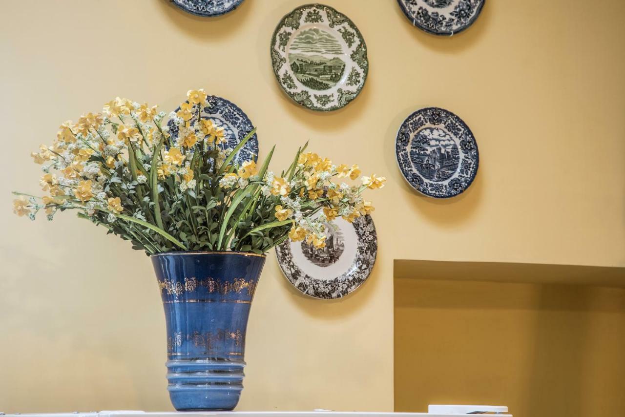 Appartement Il Teatro Di Nerone à Naples Extérieur photo