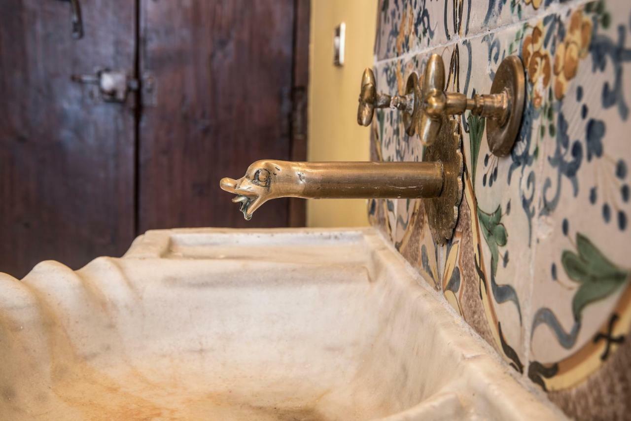 Appartement Il Teatro Di Nerone à Naples Extérieur photo