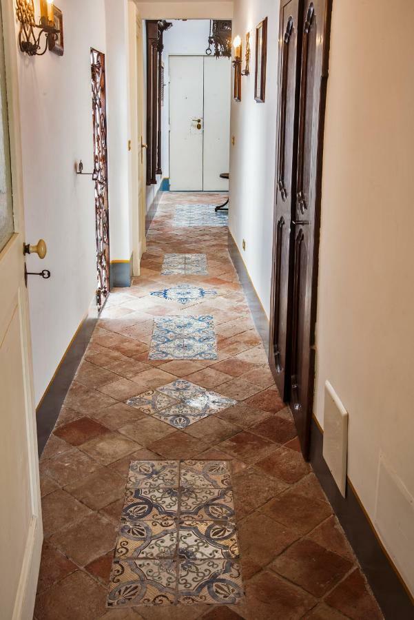 Appartement Il Teatro Di Nerone à Naples Extérieur photo