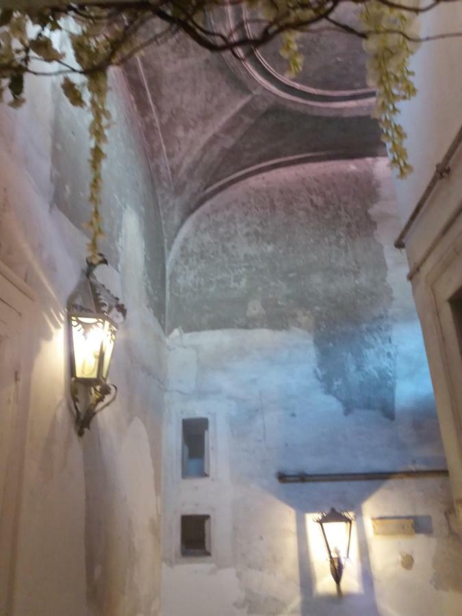 Appartement Il Teatro Di Nerone à Naples Extérieur photo