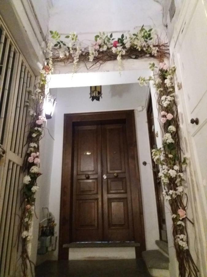 Appartement Il Teatro Di Nerone à Naples Extérieur photo